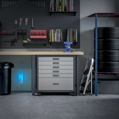 Raid Essentials Flying Insect Light Trap Starter Kit - 1 Device + 1 Refill 6 Raid Essentials Flying Insect Light Trap Starter Kit - 1 Device + 1 Refill - Image 6